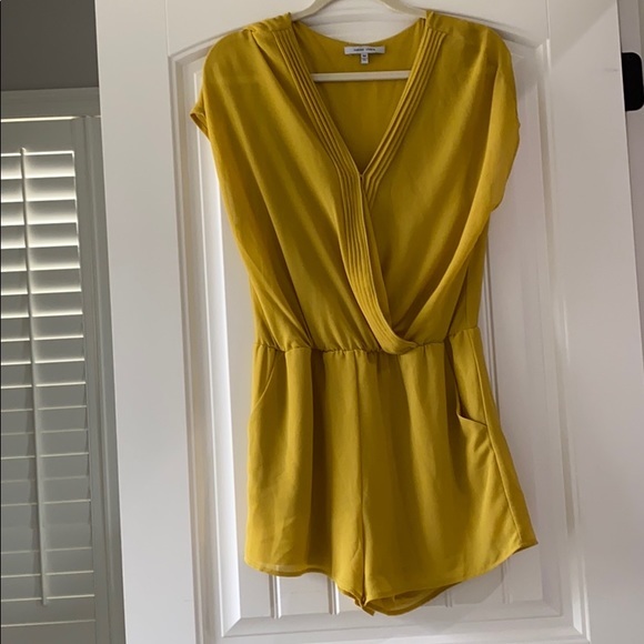 Yellow romper - Picture 1 of 4